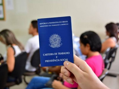 Com�rcio local registra retra��o pontual no saldo de empregos em julho.